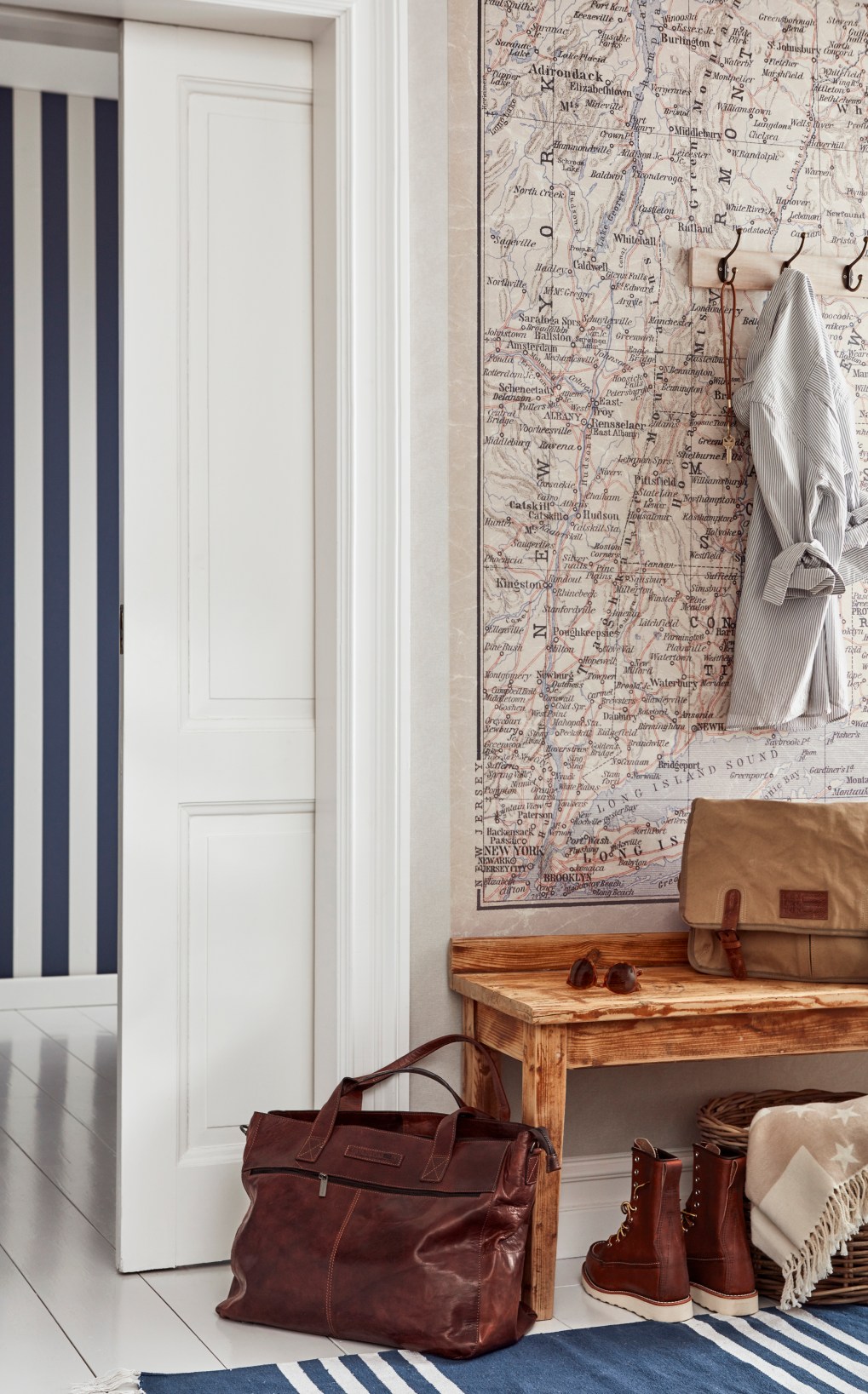 lexington_newengland_1883_hallway